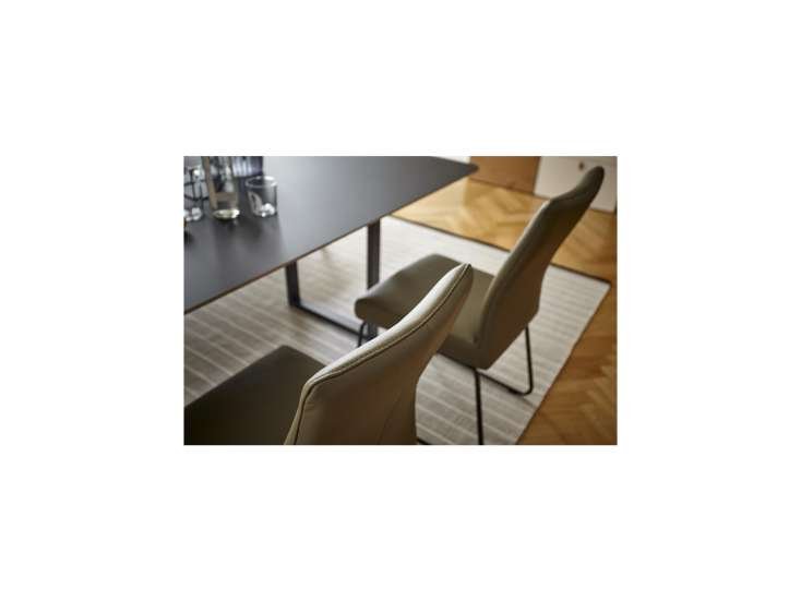 d42e927dfb98acd1e0256db3eb1c025217fbab6f Global stuhl carmelo leder zypresse detailbild1